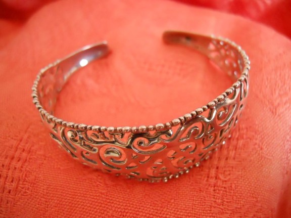 迪拜的特色物品和纪念品及去淘宝贝的地点